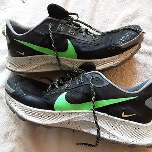 Mens NIKE PEGASUS Trail running shoes, size 15
